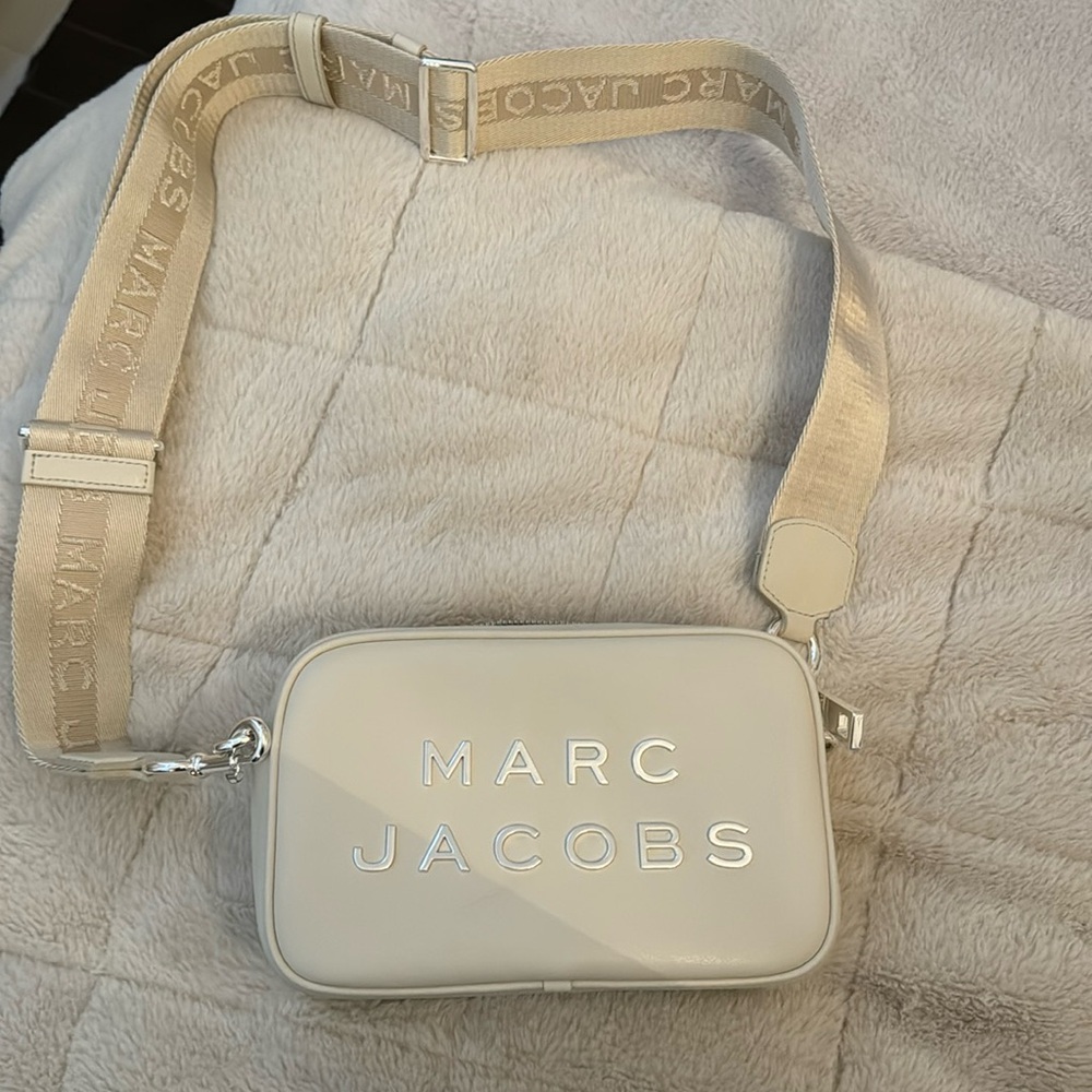 Beige Marc Jacob’s camera bag worn 1-3 times